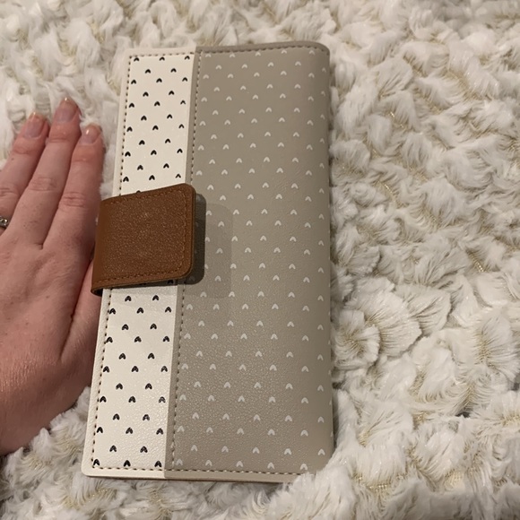 NEW White/Beige Heart Patterned Wallet - Picture 8 of 8